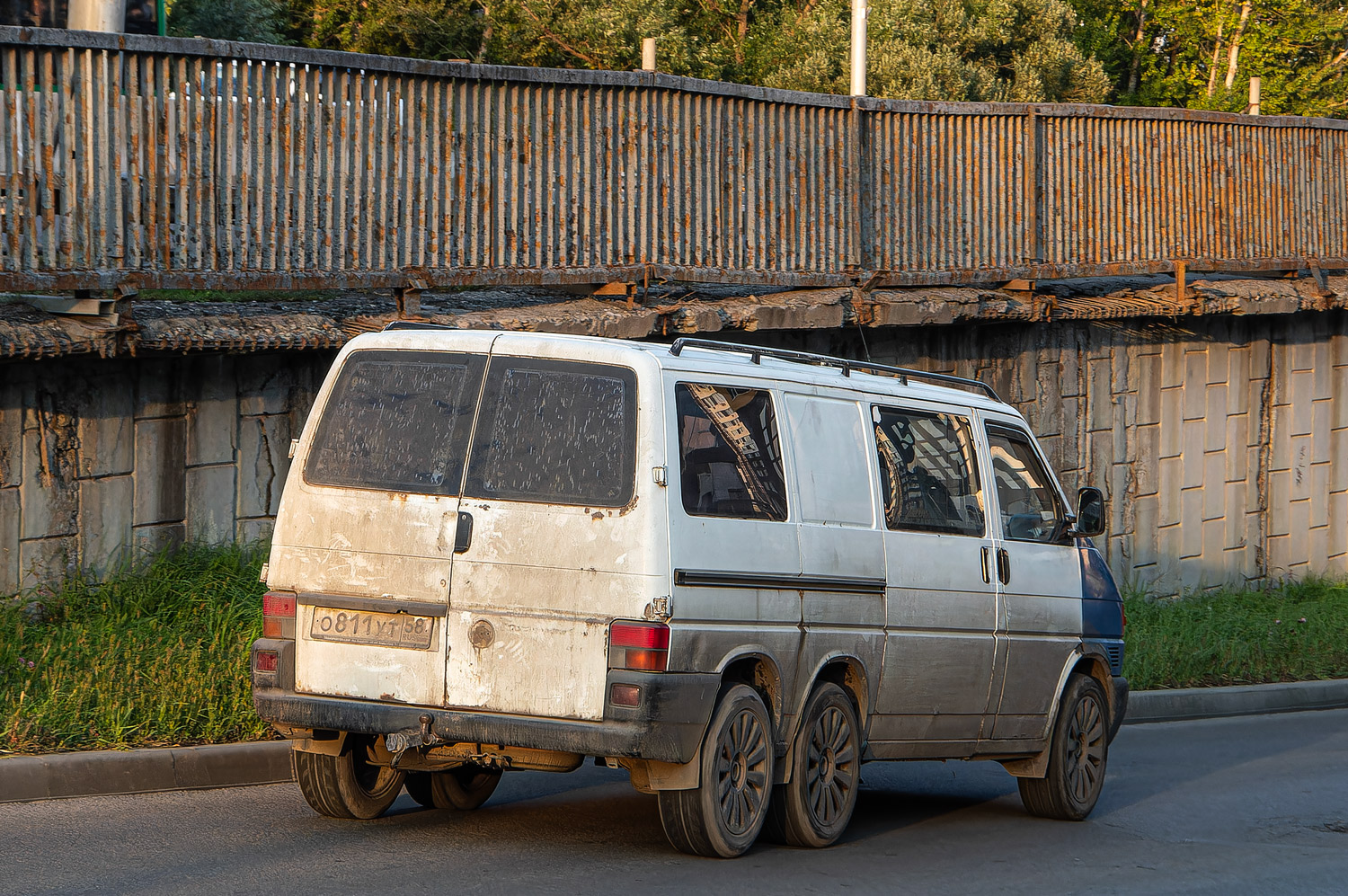 Пензенская область, № О 811 УТ 58 — Volkswagen Typ 2 (T4) '90-03