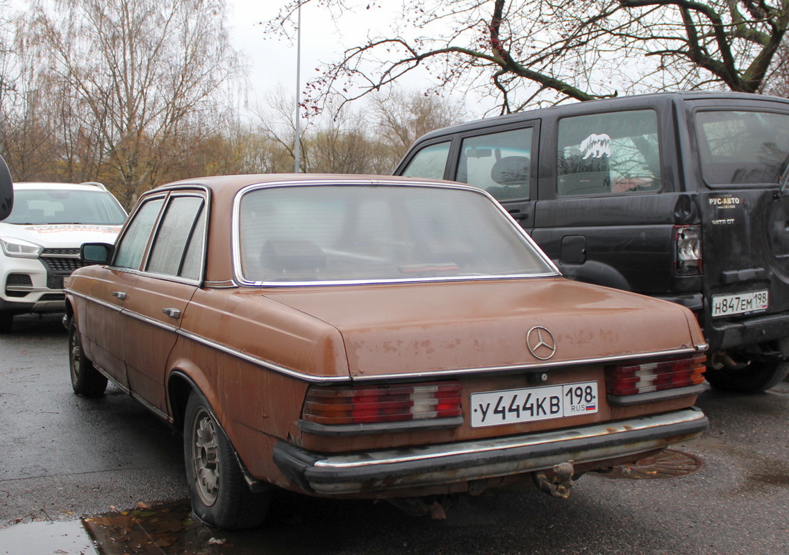 Санкт-Петербург, № У 444 КВ 198 — Mercedes-Benz (W123) '76-86