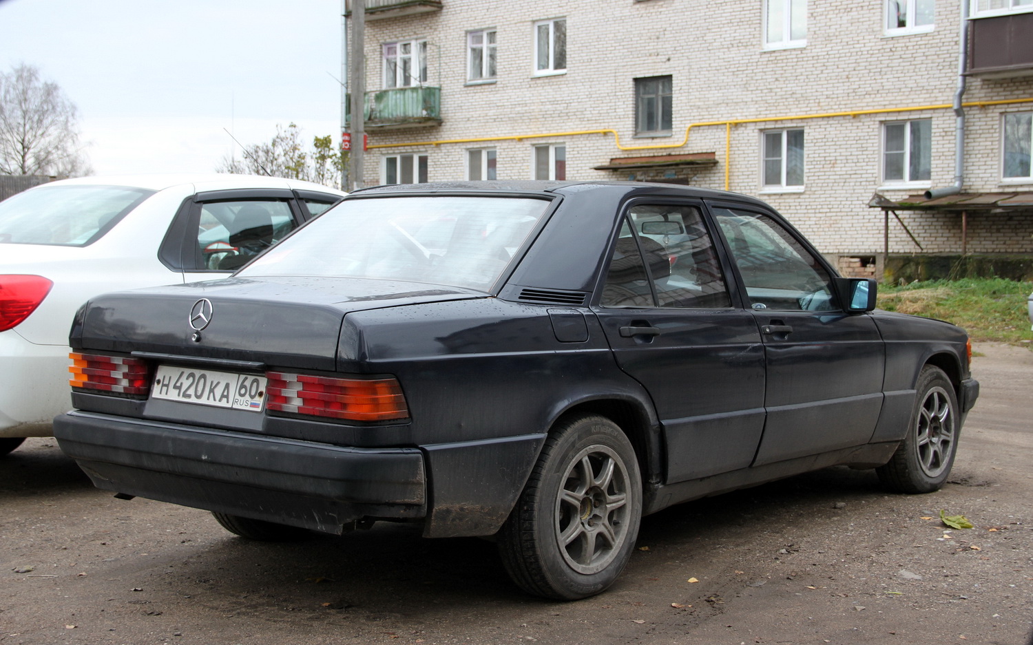 Псковская область, № Н 420 КА 60 — Mercedes-Benz 190 (W201) '82-93