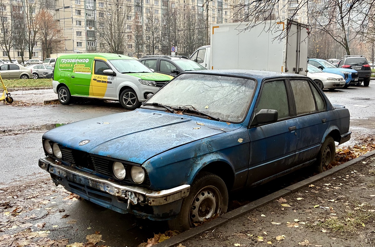 Санкт-Петербург, № Т 568 КМ 790 — BMW 3 Series (E30) '82-94; Московская область — Вне региона