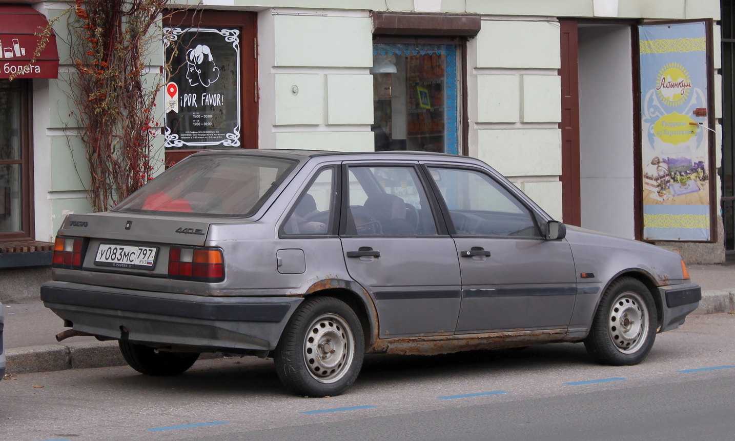 Москва, № У 083 МС 797 — Volvo 440 '87-97