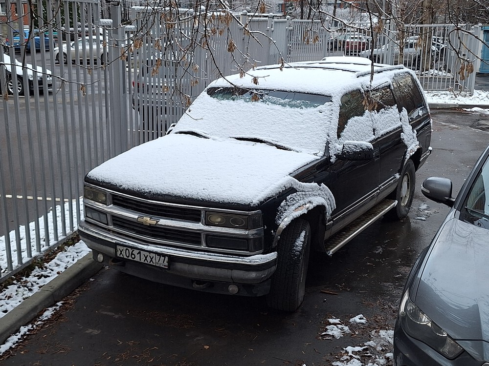 Москва, № Х 061 ХХ 77 — Chevrolet Tahoe (1G) '92-99