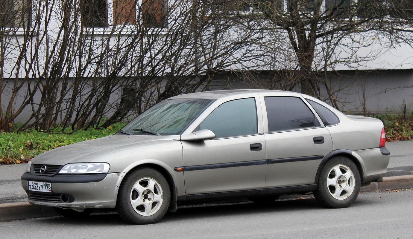 Санкт-Петербург, № Х 832 УУ 198 — Opel Vectra (B) '95-02