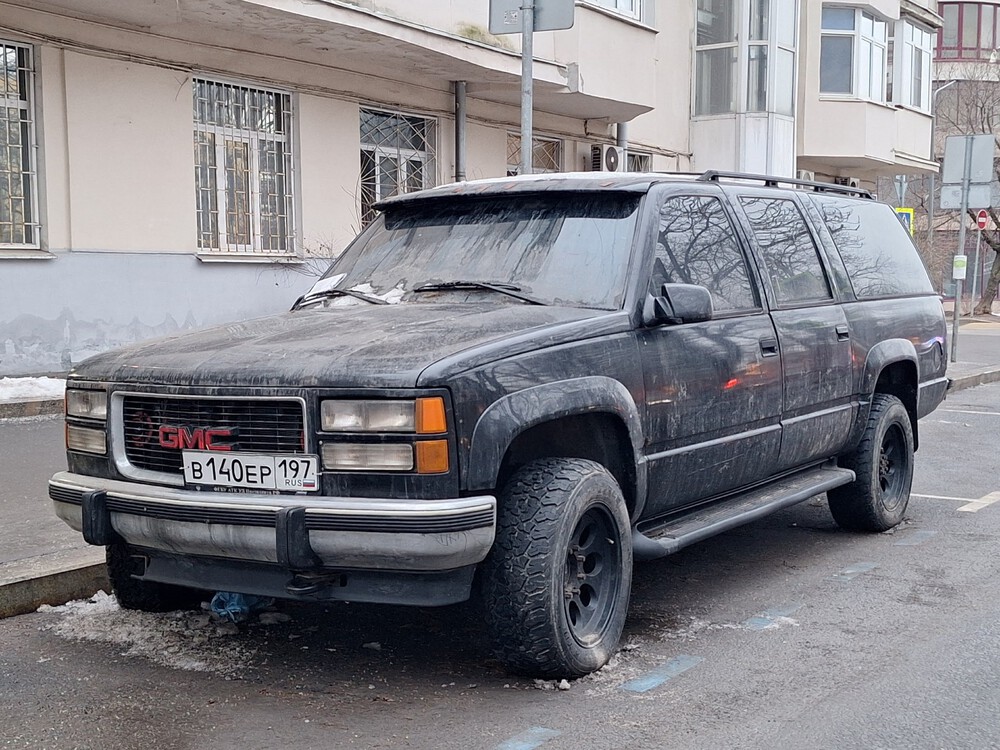 Москва, № В 140 ЕР 197 — GMC Suburban (9G) '93-99