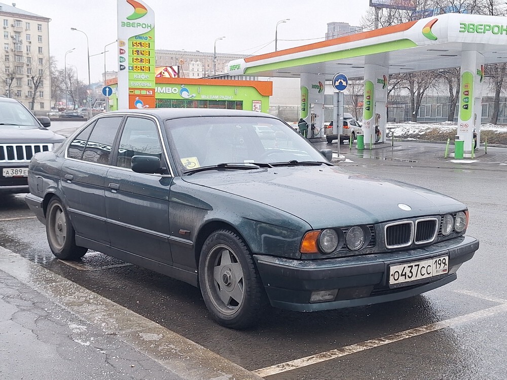 Москва, № О 437 СС 199 — BMW 5 Series (E34) '87-96
