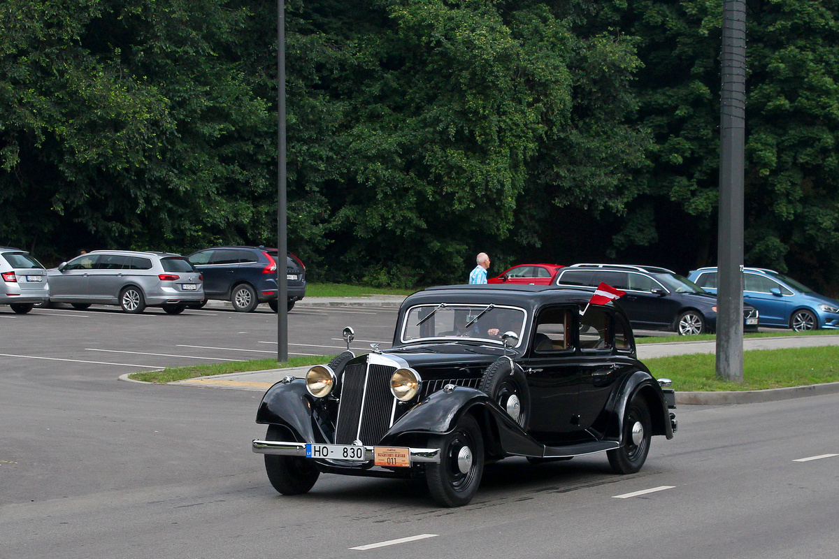 Латвия, № HO-830 — Horch 830 '33-34; Литва — Nesenstanti klasika 2025