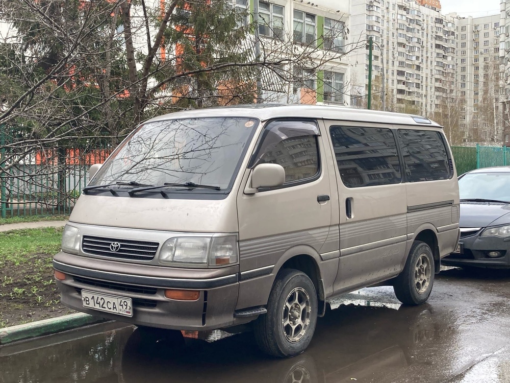 Магаданская область, № В 142 СА 49 — Toyota Hiace (H100) '89-04