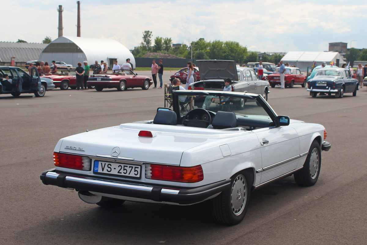 Латвия, № VS-2575 — Mercedes-Benz (R107/C107) '71-89; Литва — Nesenstanti klasika 2025
