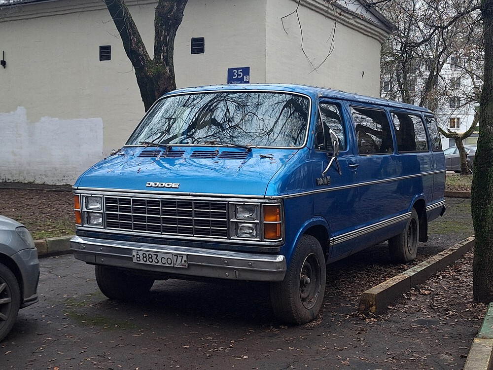 Москва, № В 883 СО 77 — Dodge Ram Van (2G) '79-97