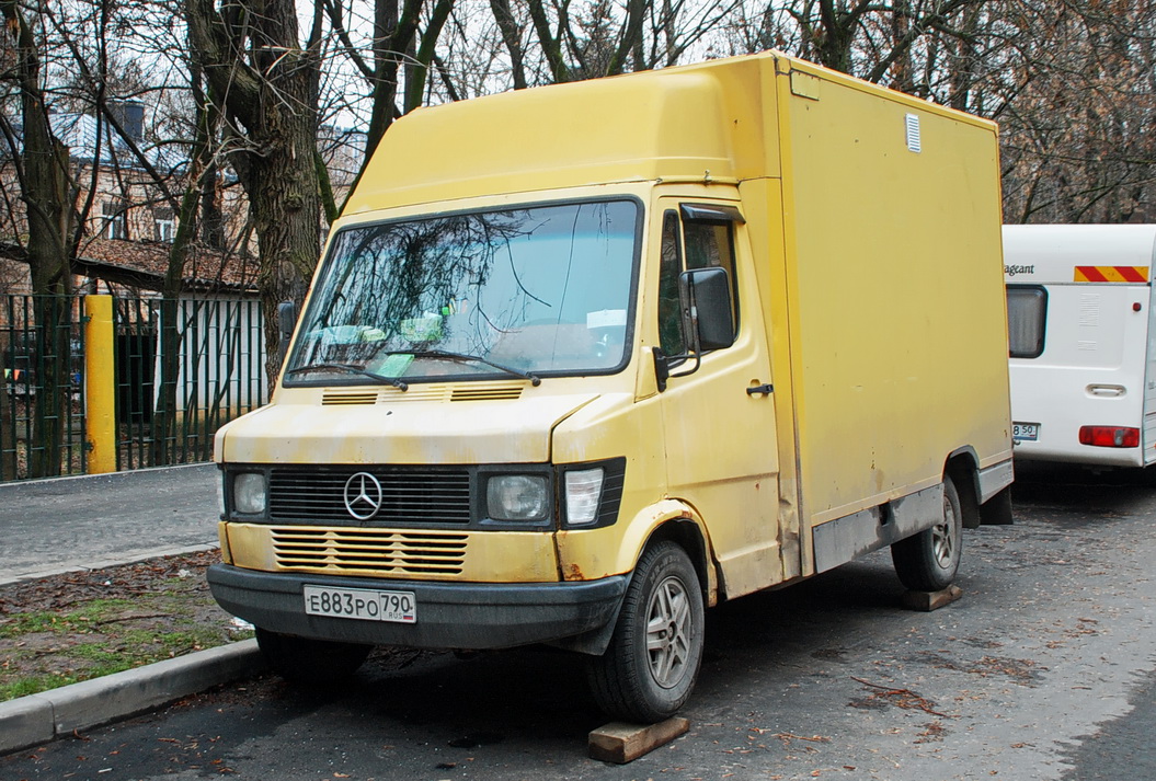 Московская область, № Е 883 РО 790 — Mercedes-Benz T1 308D '76-96