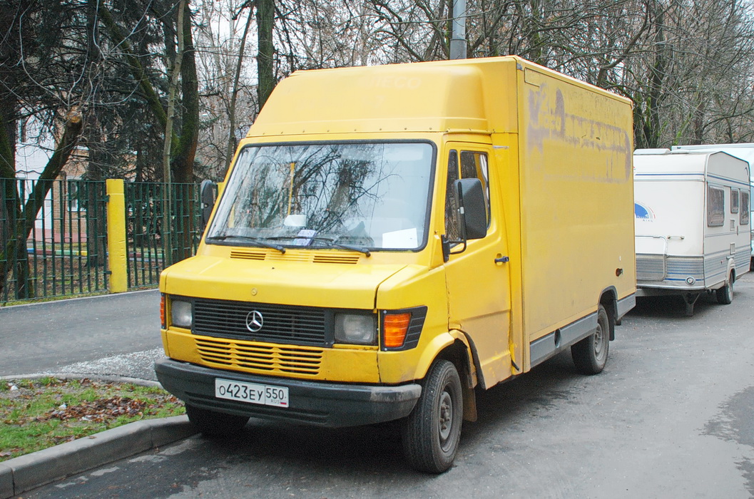 Московская область, № О 423 ЕУ 550 — Mercedes-Benz T1 308D '76-96