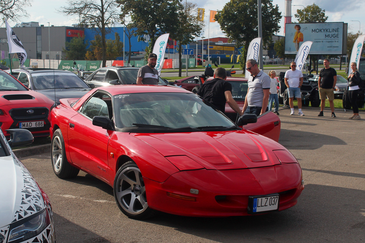 Литва, № LLZ 037 — Pontiac Firebird (4G) '93-97; Литва — Šiaulių dienos 789