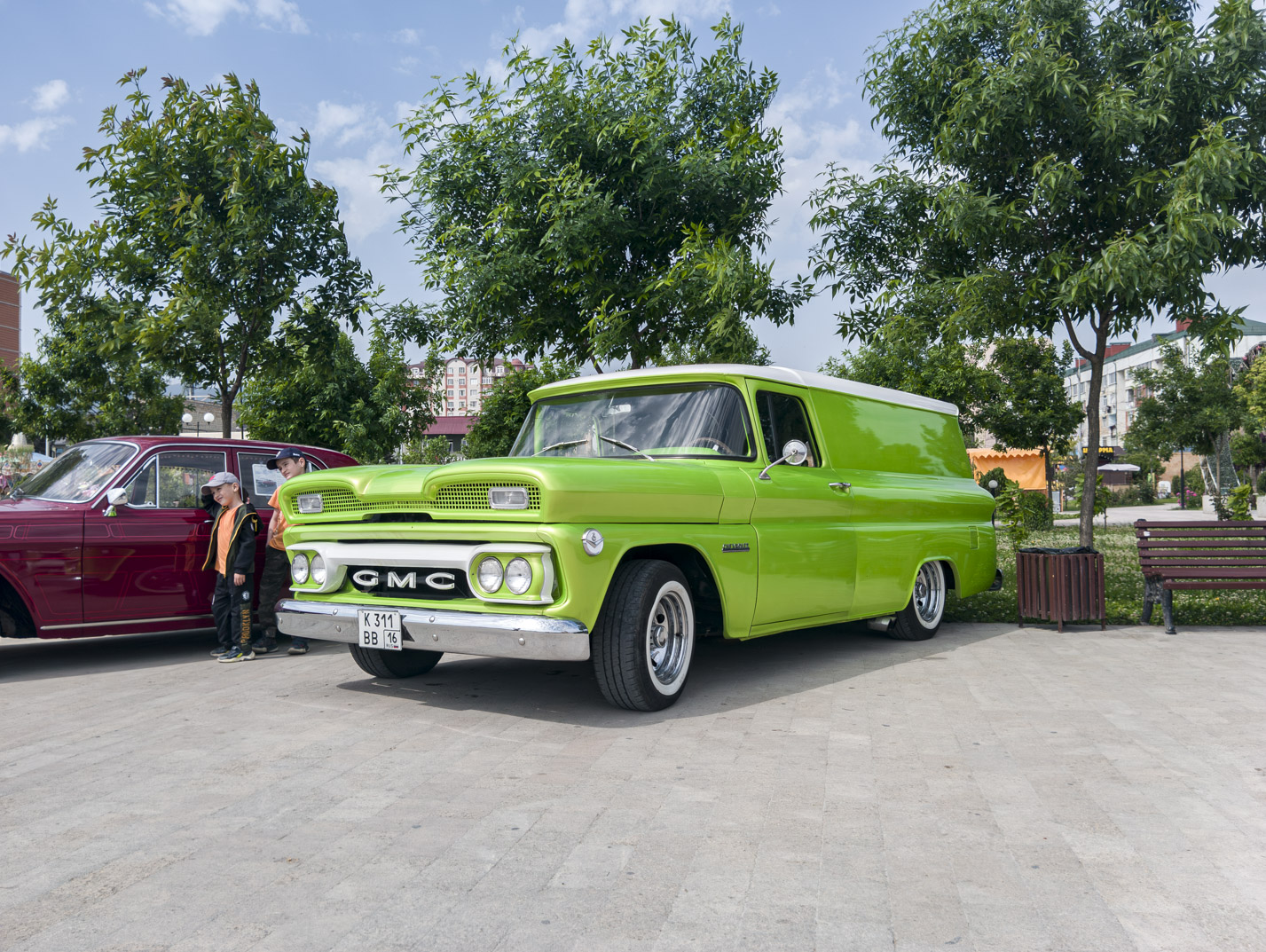 Татарстан, № К 311 ВВ 16 — Chevrolet Suburban (5G) '60-66; Дагестан — Мотор-шоу "Самовар" (Дербент 2023 г.)