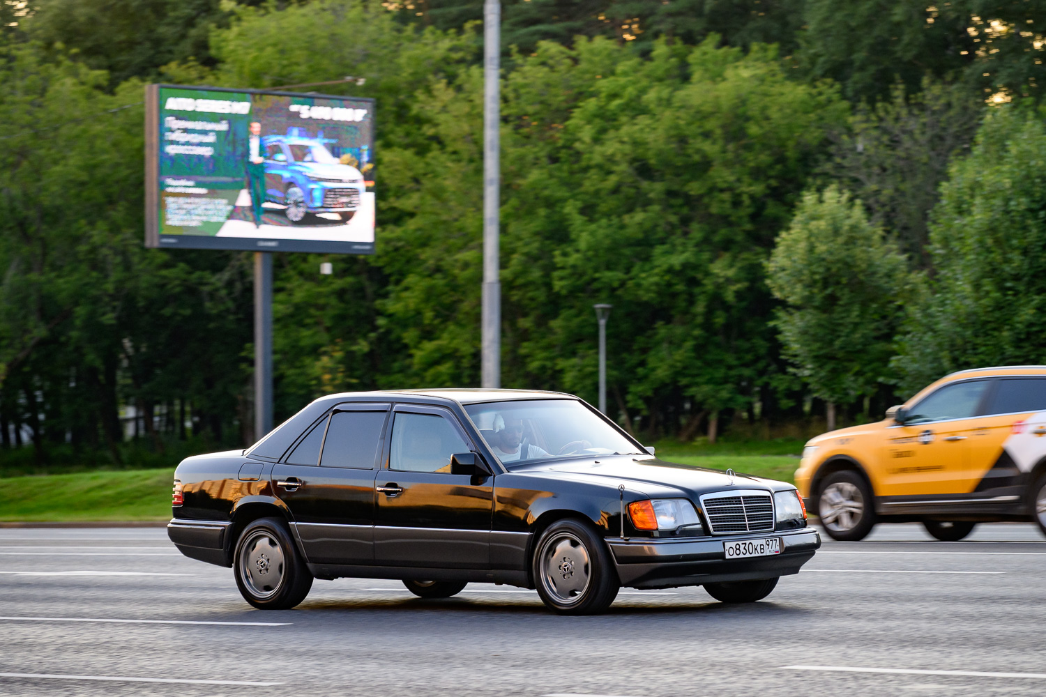 Москва, № О 830 КВ 977 — Mercedes-Benz (W124) '84-96