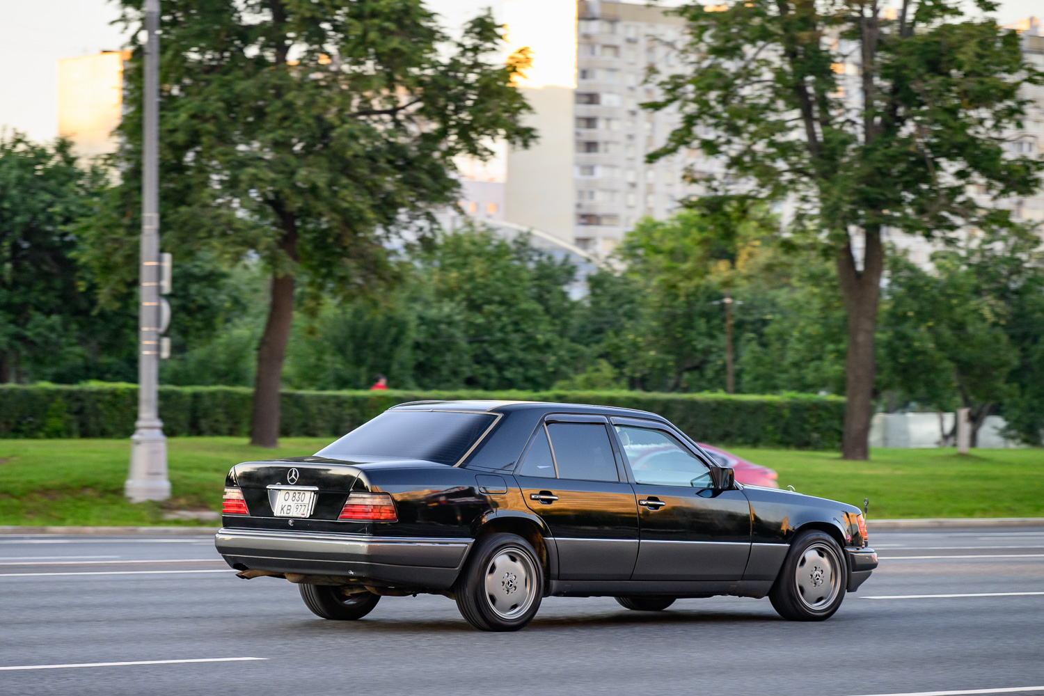 Москва, № О 830 КВ 977 — Mercedes-Benz (W124) '84-96