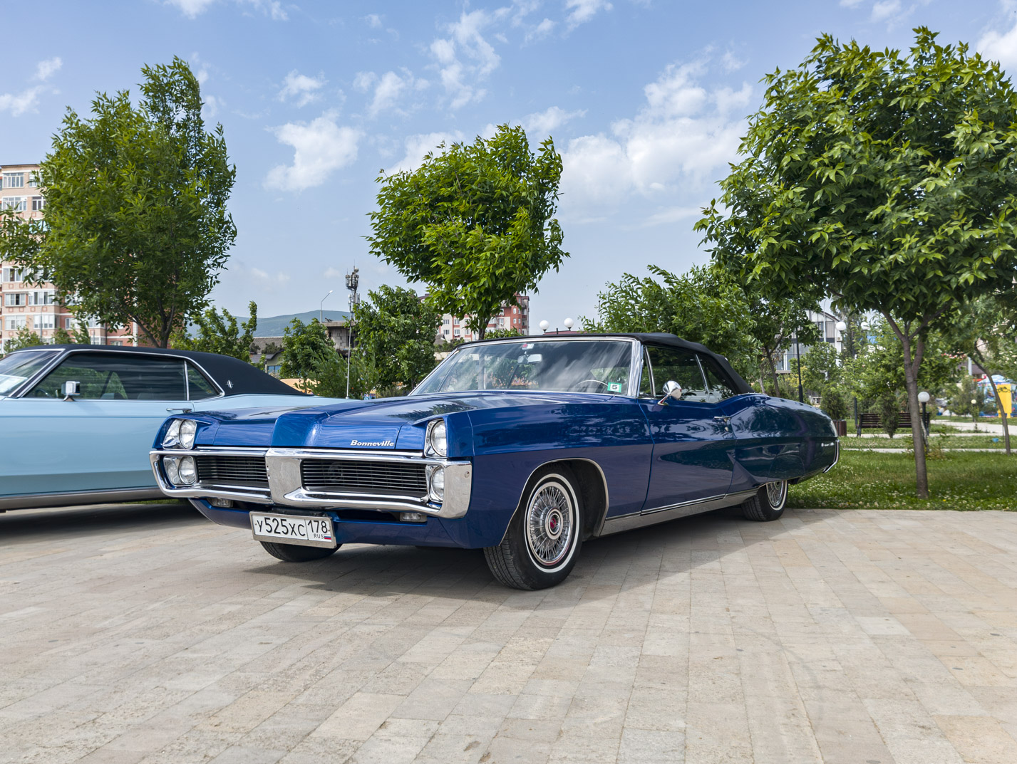 Санкт-Петербург, № У 525 ХС 178 — Pontiac Bonneville (4G) '65-70; Дагестан — Мотор-шоу "Самовар" (Дербент 2023 г.)