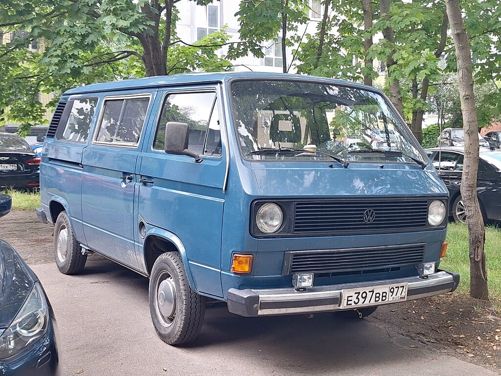 Москва, № Е 397 ВВ 977 — Volkswagen Caravelle (T3) '81-92