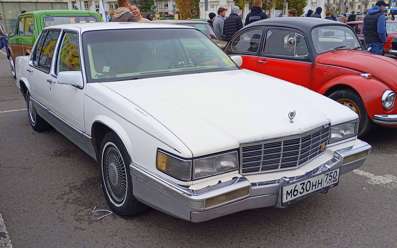 Московская область, № М 630 НН 750 — Cadillac DeVille (6G) '85-93; Тверская область — Закрытие сезона 2025 Тверского ретро-клуба