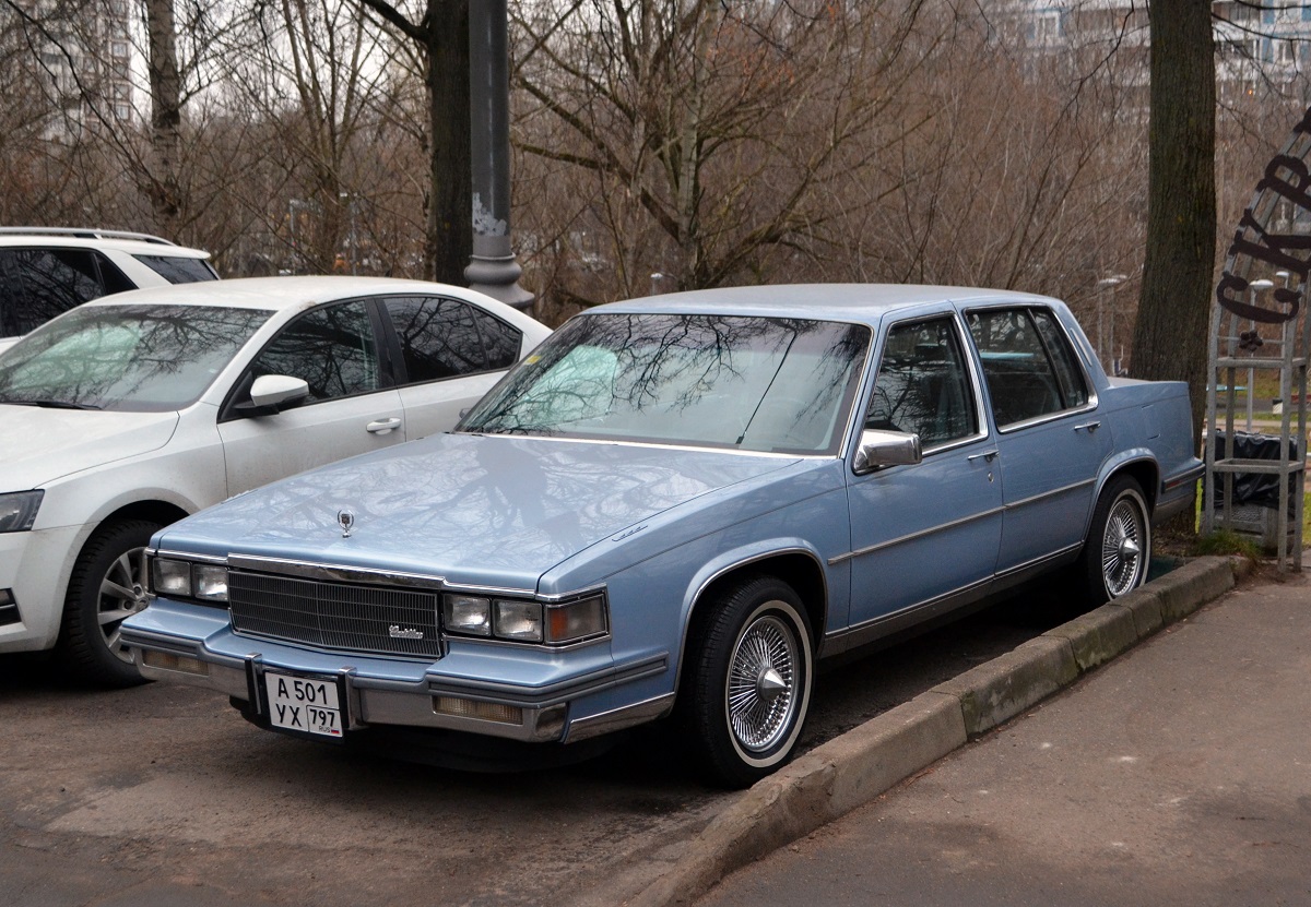 Москва, № А 501 УХ 797 — Cadillac Fleetwood Brougham '77-86