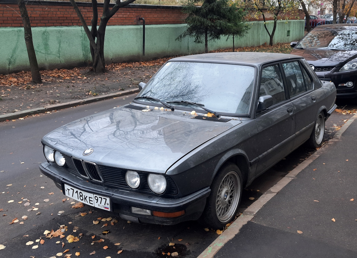 Москва, № Т 718 КЕ 977 — BMW 5 Series (E28) '82-88