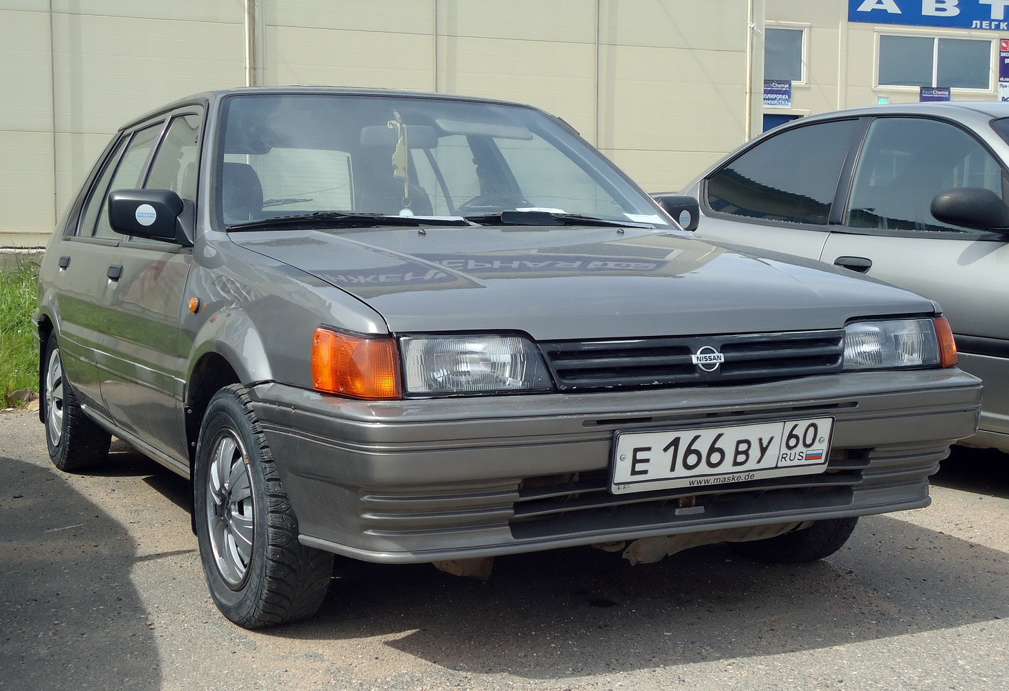 Псковская область, № Е 166 ВУ 60 — Nissan Sunny (N13) '86-90