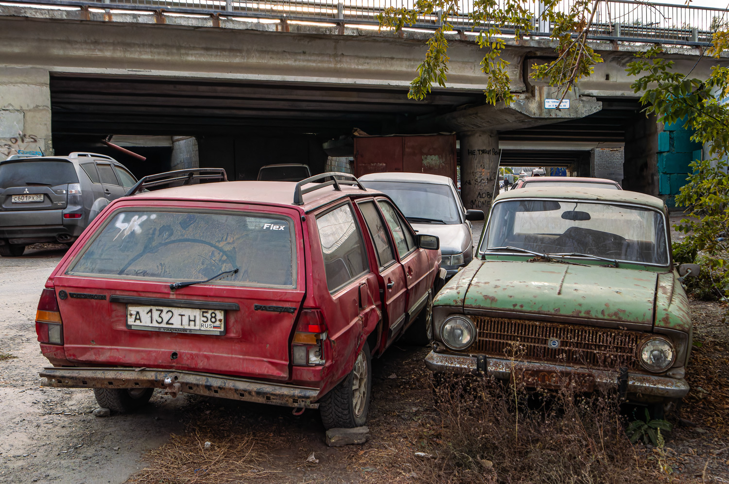 Пензенская область, № А 132 ТН 58 — Volkswagen Passat Variant (B2) '80-88; Пензенская область, № 65-00 ПЕУ — Москвич-412ИЭ (Иж) '70-82