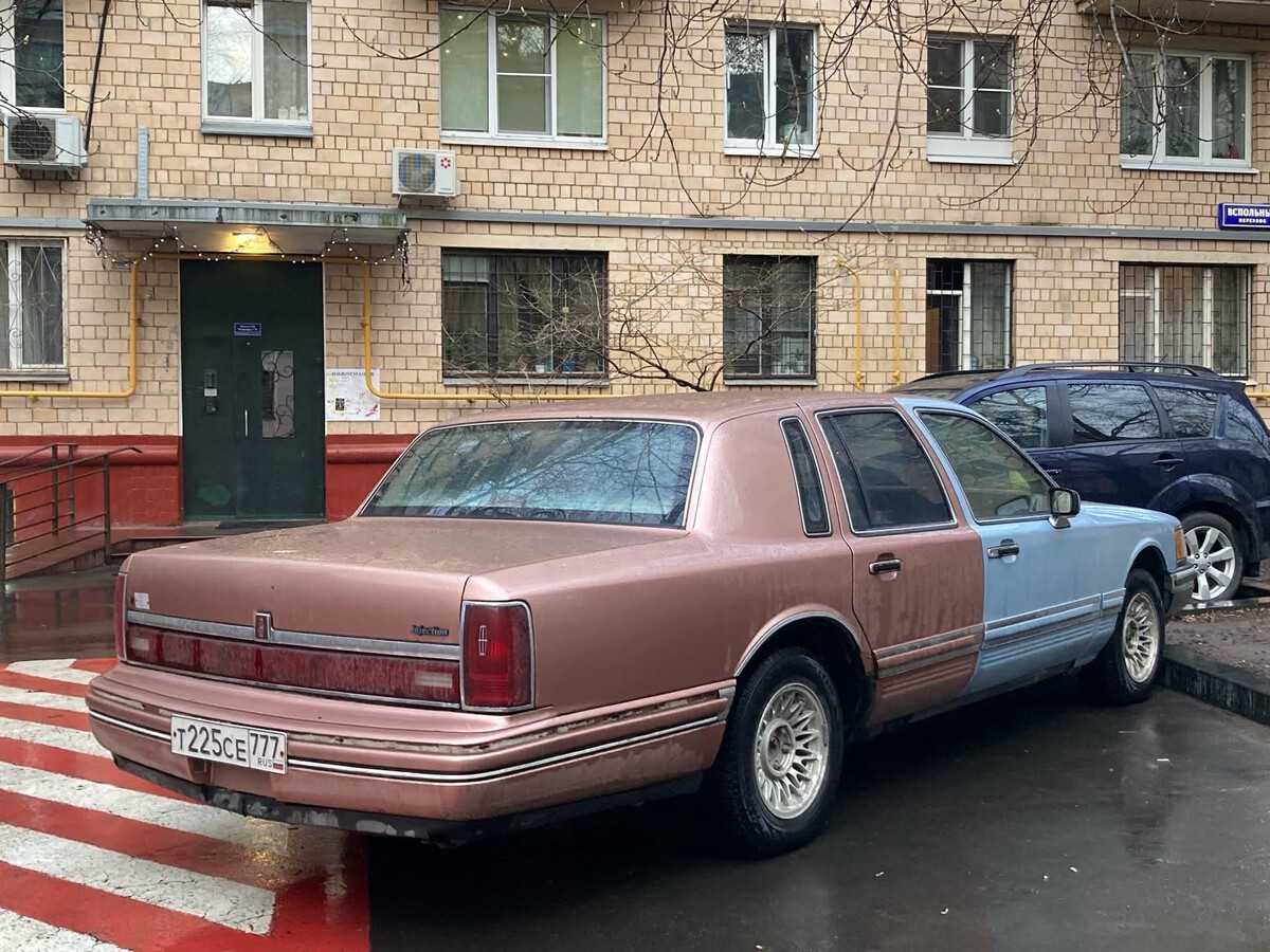 Московская область, № Т 225 СЕ 777 — Lincoln Town Car (2G) '90-97