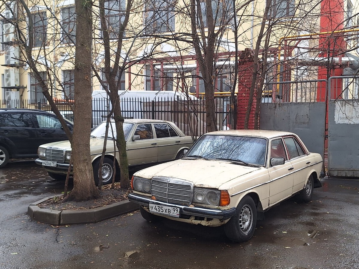 Москва, № У 435 ХВ 99 — Mercedes-Benz (W123) '76-86; Москва, № У 423 ОЕ 197 — Mercedes-Benz (W123) '76-86
