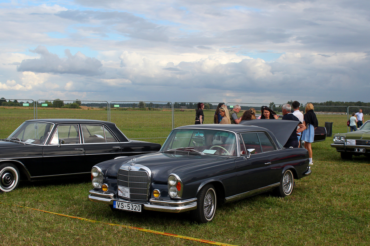 Латвия, № VS-5320 — Mercedes-Benz (W111/W112) '59-71; Литва — Nesenstanti klasika 2024
