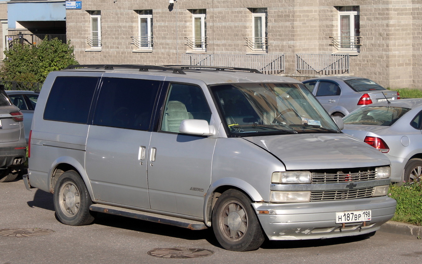 Санкт-Петербург, № Н 187 ВР 198 — Chevrolet Astro (2G) '95-05