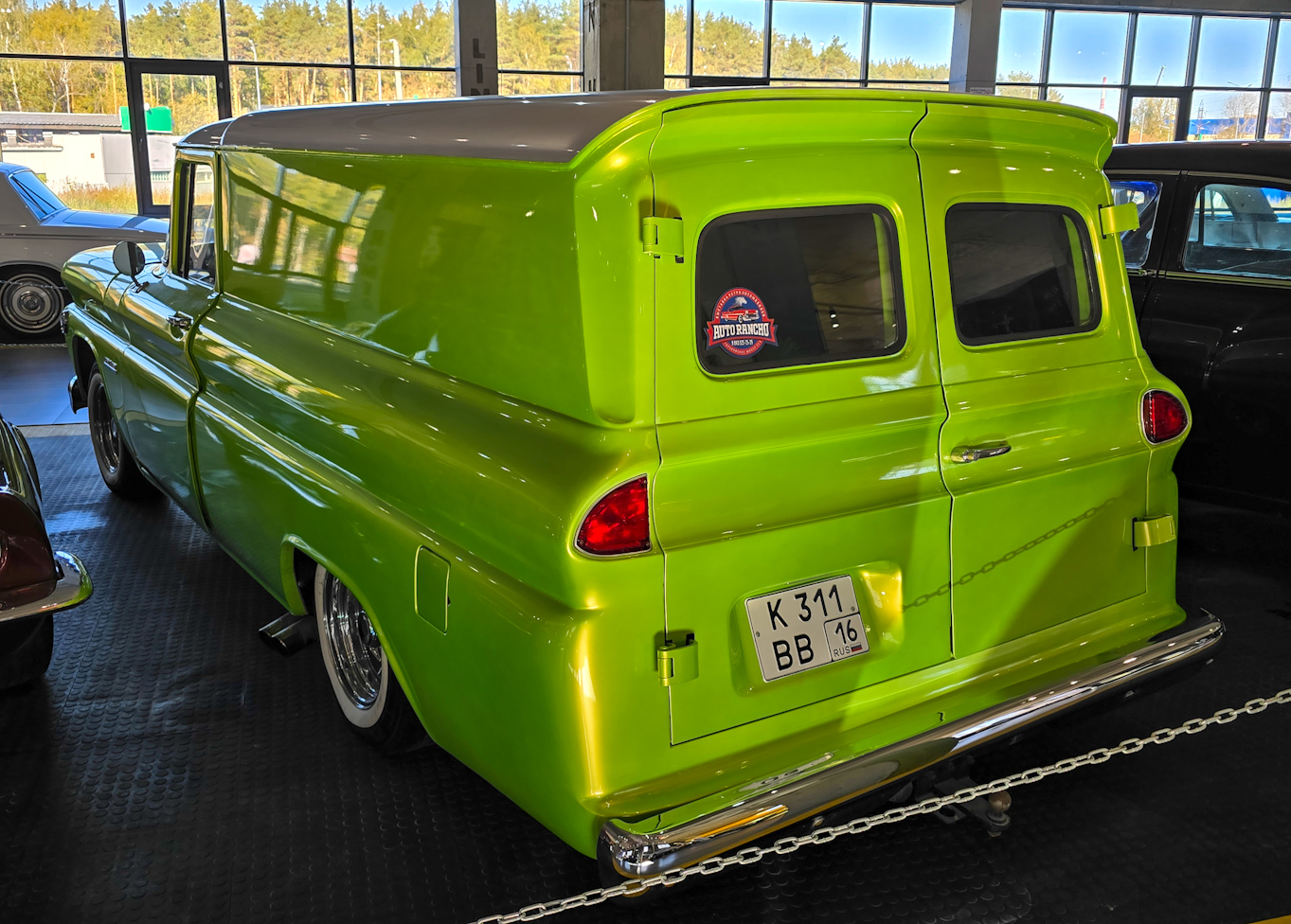 Татарстан, № К 311 ВВ 16 — Chevrolet Suburban (5G) '60-66