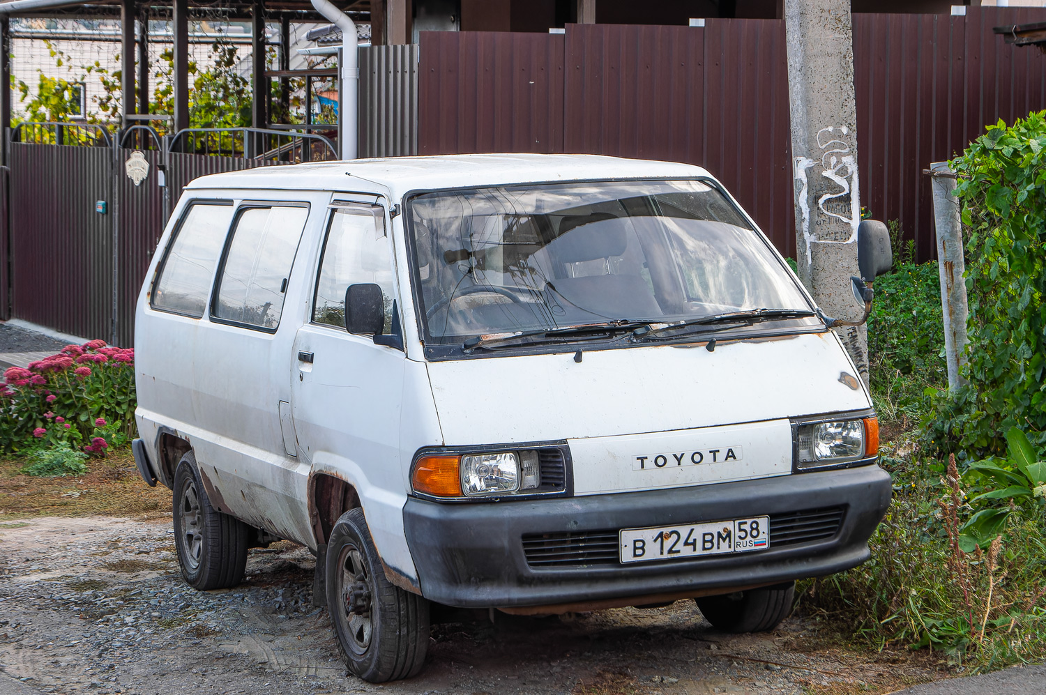 Пензенская область, № В 124 ВМ 58 — Toyota TownAce (R20/R30) '82-96