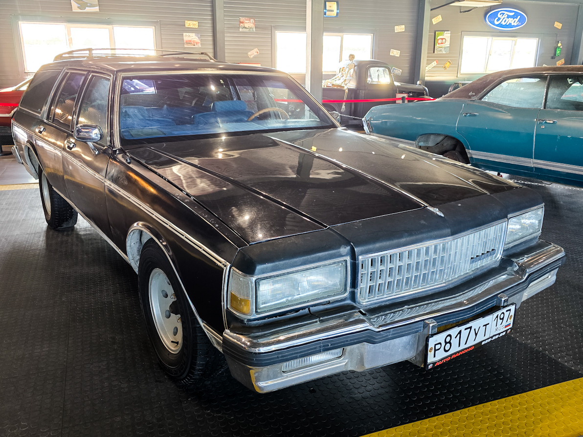 Татарстан, № Р 817 УТ 197 — Chevrolet Caprice (3G) '77-90