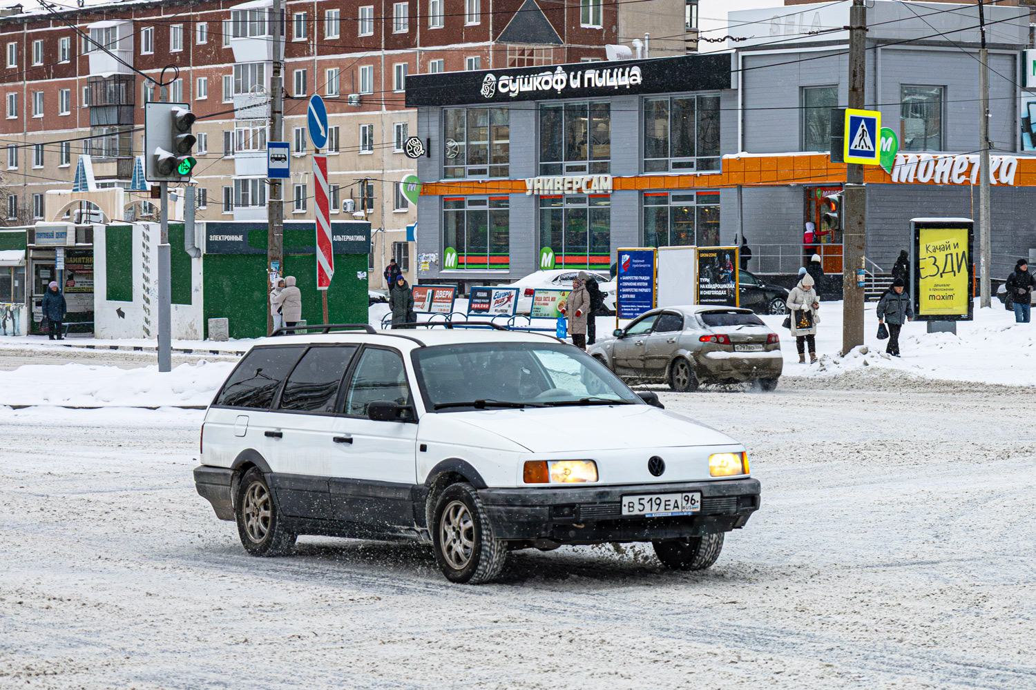 Свердловская область, № В 519 ЕА 96 — Volkswagen Passat Variant (B3) '88-93