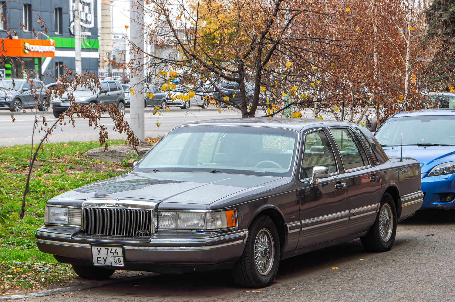 Пензенская область, № У 744 ЕУ 58 — Lincoln Town Car (2G) '90-97