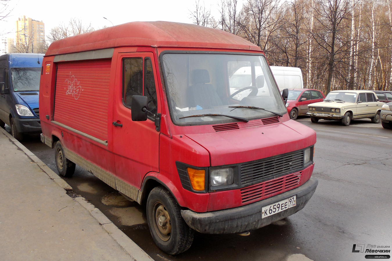 Москва, № К 659 ЕЕ 97 — Mercedes-Benz T1 208D '76-96; Москва, № Ф 3664 ММ — ВАЗ-21063 Жигули '77-94