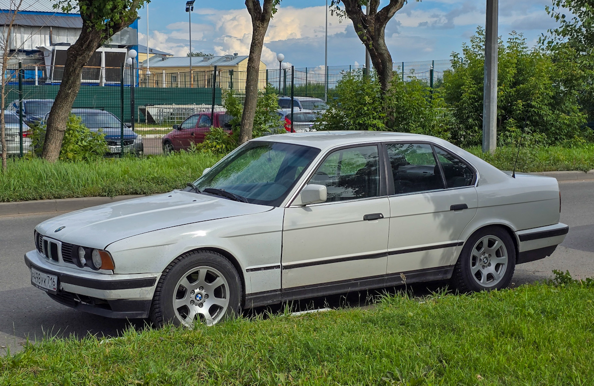 Татарстан, № Р 498 УК 716 — BMW 5 Series (E34) '87-96