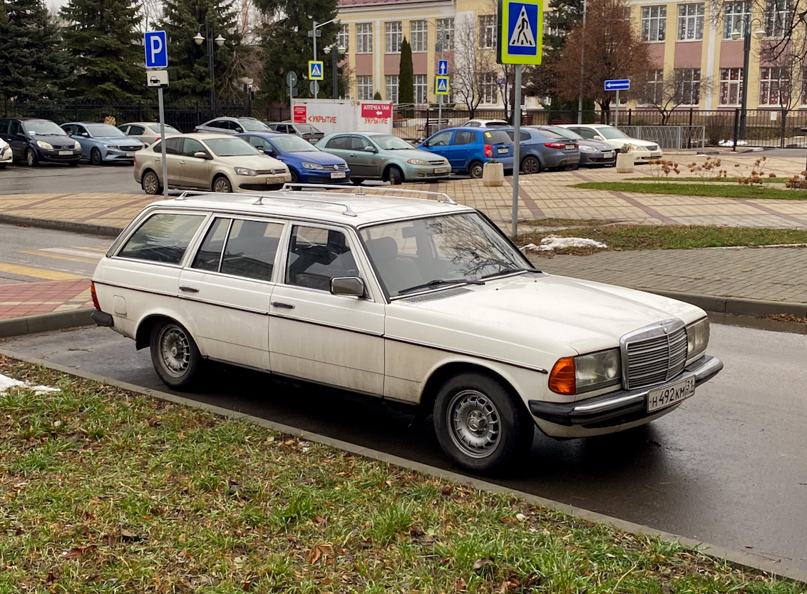 Белгородская область, № Н 492 КМ 31 — Mercedes-Benz (S123) '77-86
