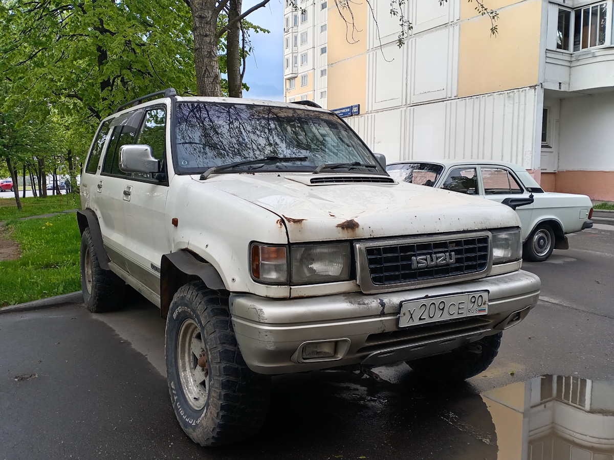 Московская область, № Х 209 СЕ 90 — Isuzu Bighorn (UBS25/UBS69) '91-02