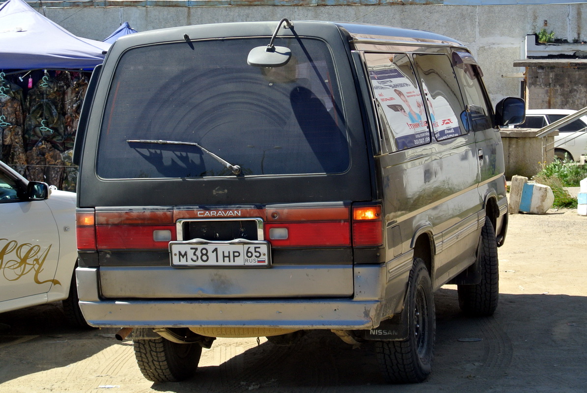 Сахалинская область, № М 381 НР 65 — Nissan Caravan (E24) '86-01