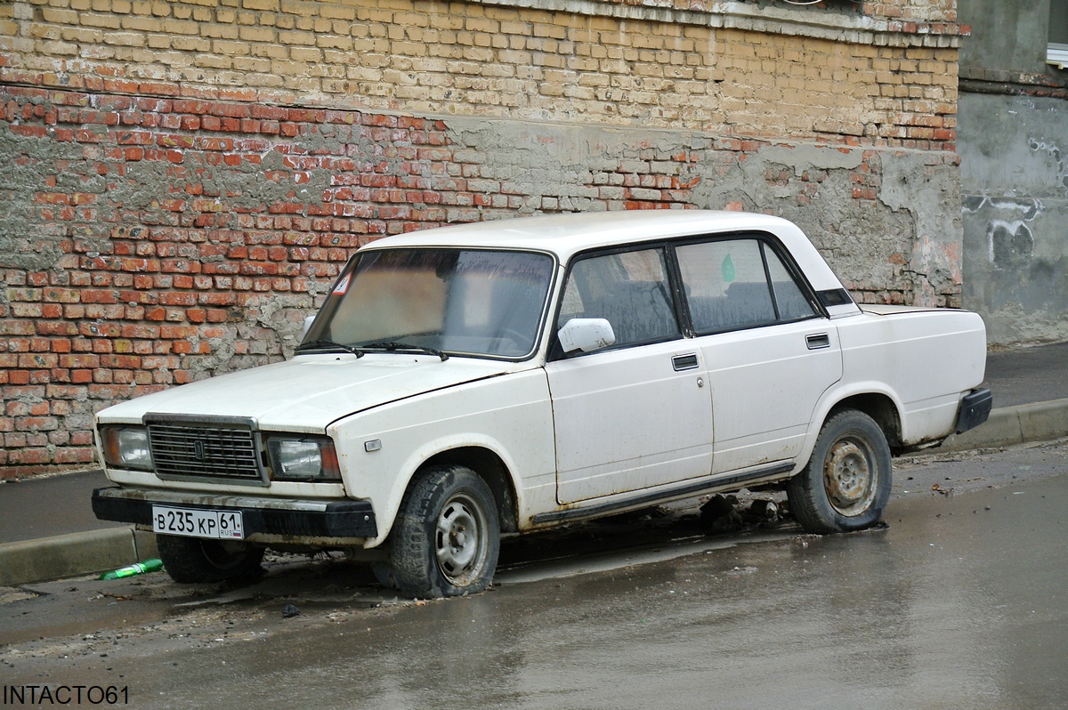 Ростовская область, № В 235 КР 61 — ВАЗ-2107 Жигули '82-91