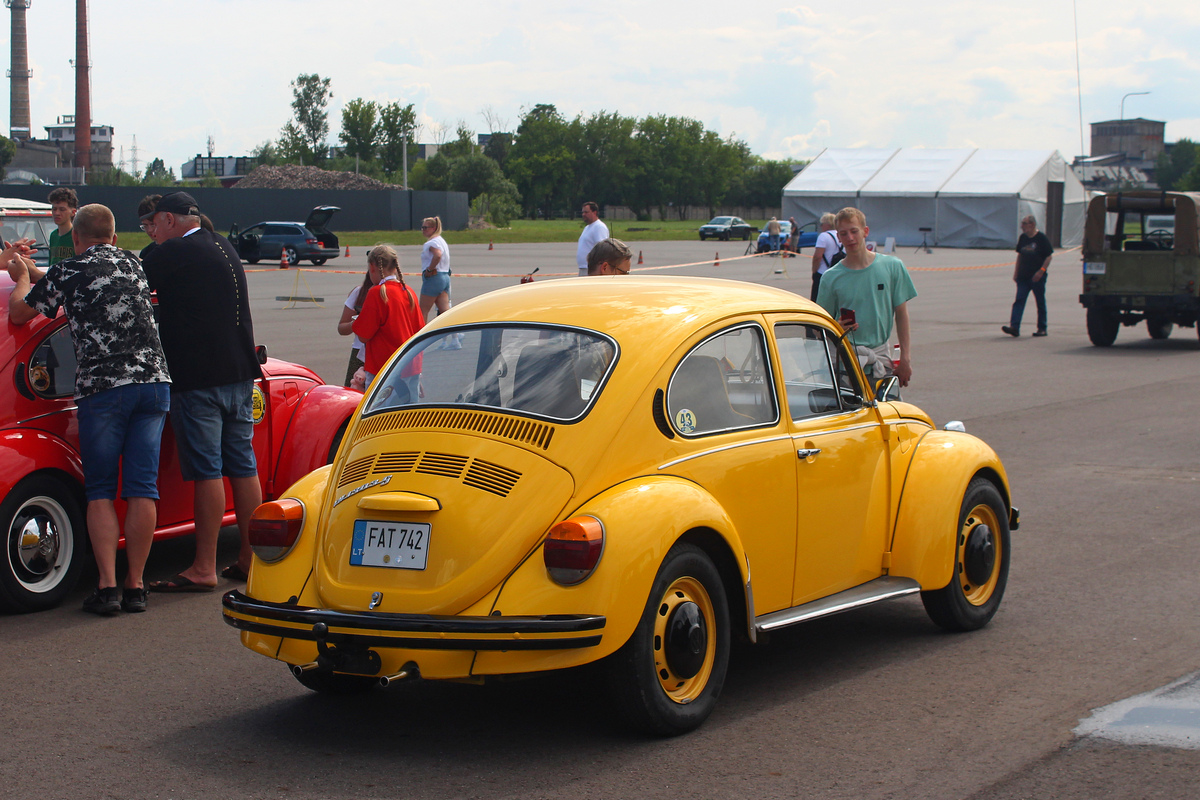 Литва, № FAT 742 — Volkswagen Käfer 1302/1303 '70-75; Литва — Nesenstanti klasika 2025