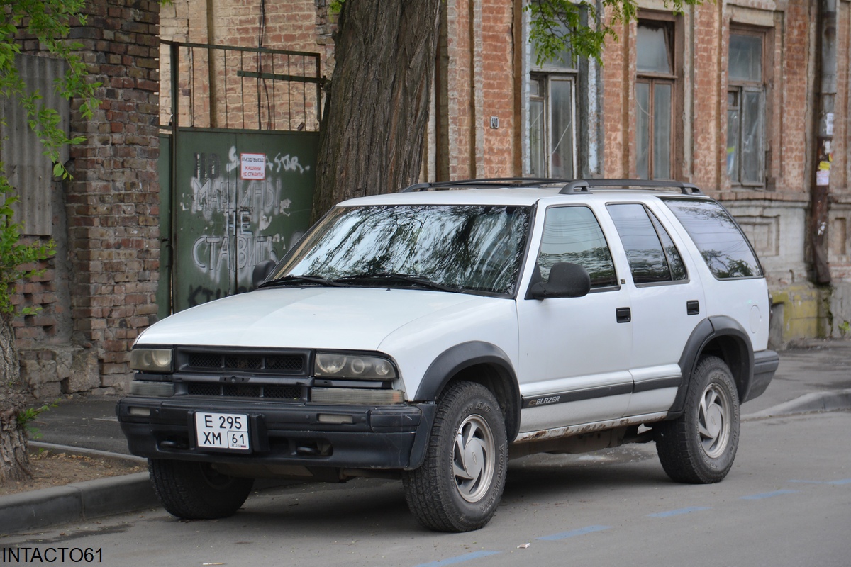 Ростовская область, № Е 295 ХМ 61 — Chevrolet Blazer S10 (2G) '95-02