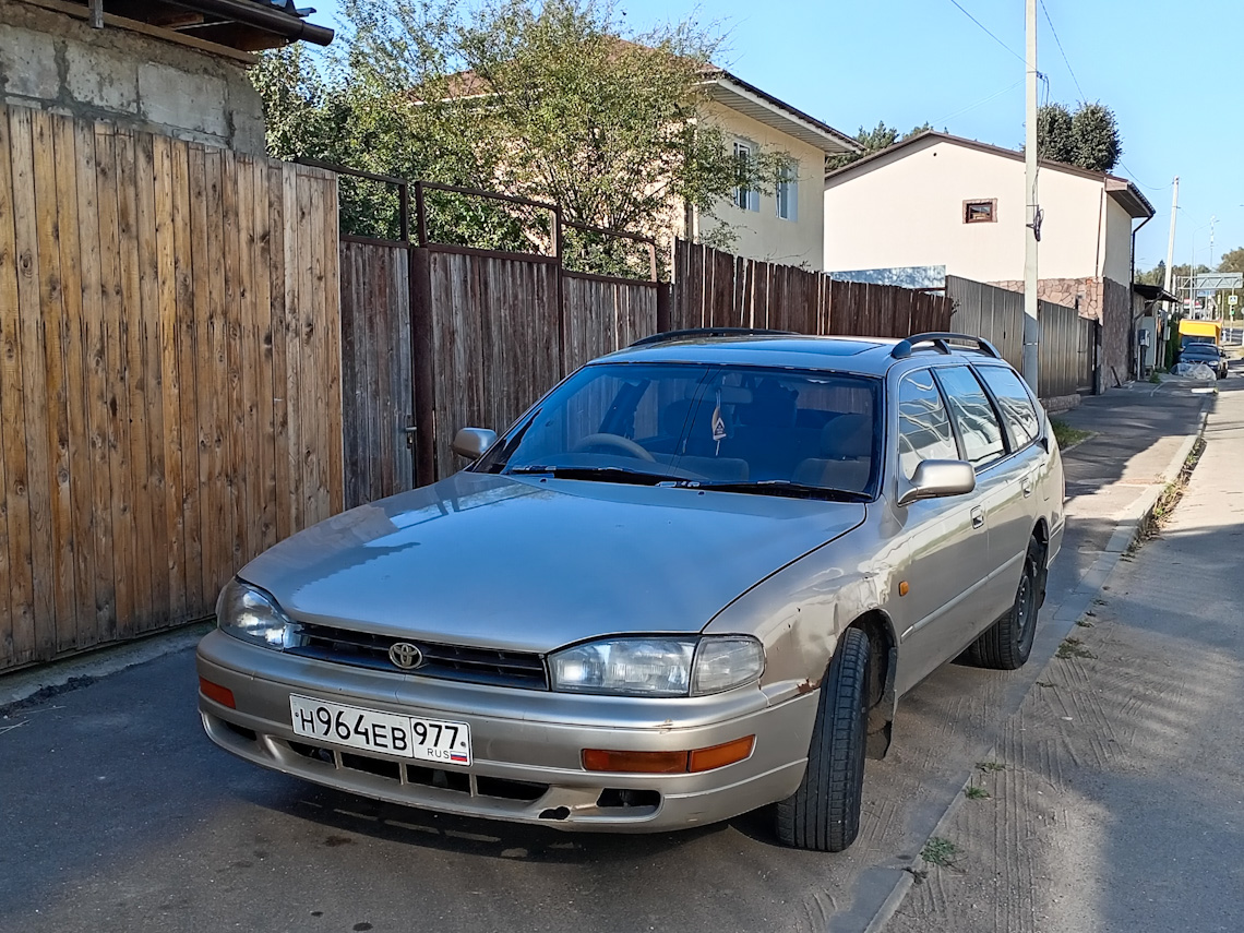Москва, № Н 964 ЕВ 977 — Toyota Scepter (XV10) '91-96