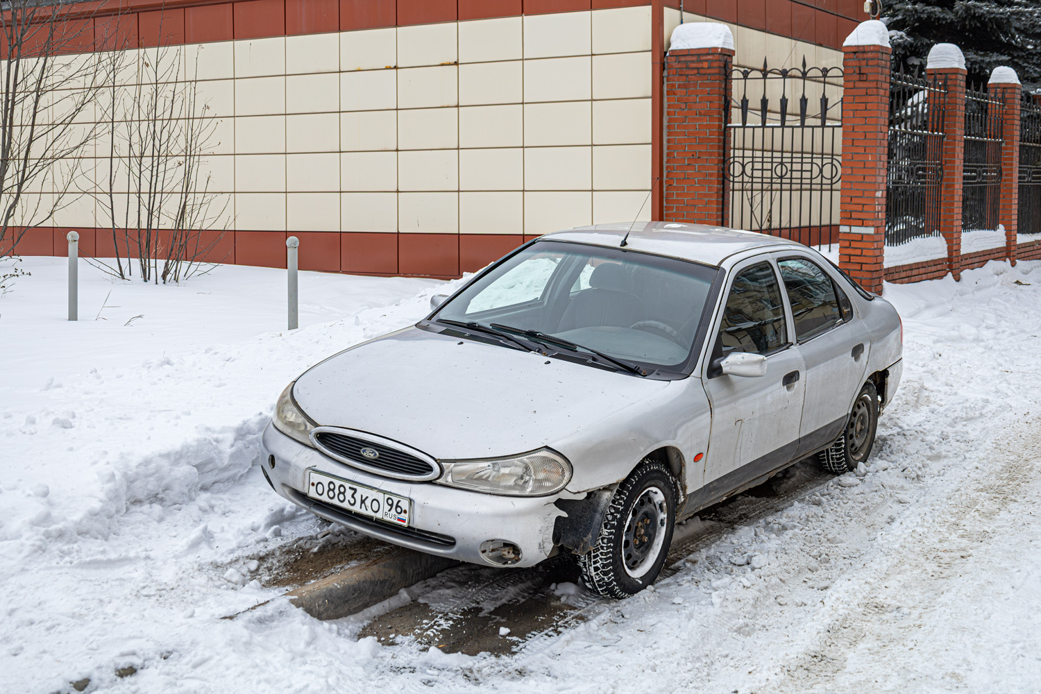 Свердловская область, № О 883 КО 96 — Ford Mondeo (2G) '96-00