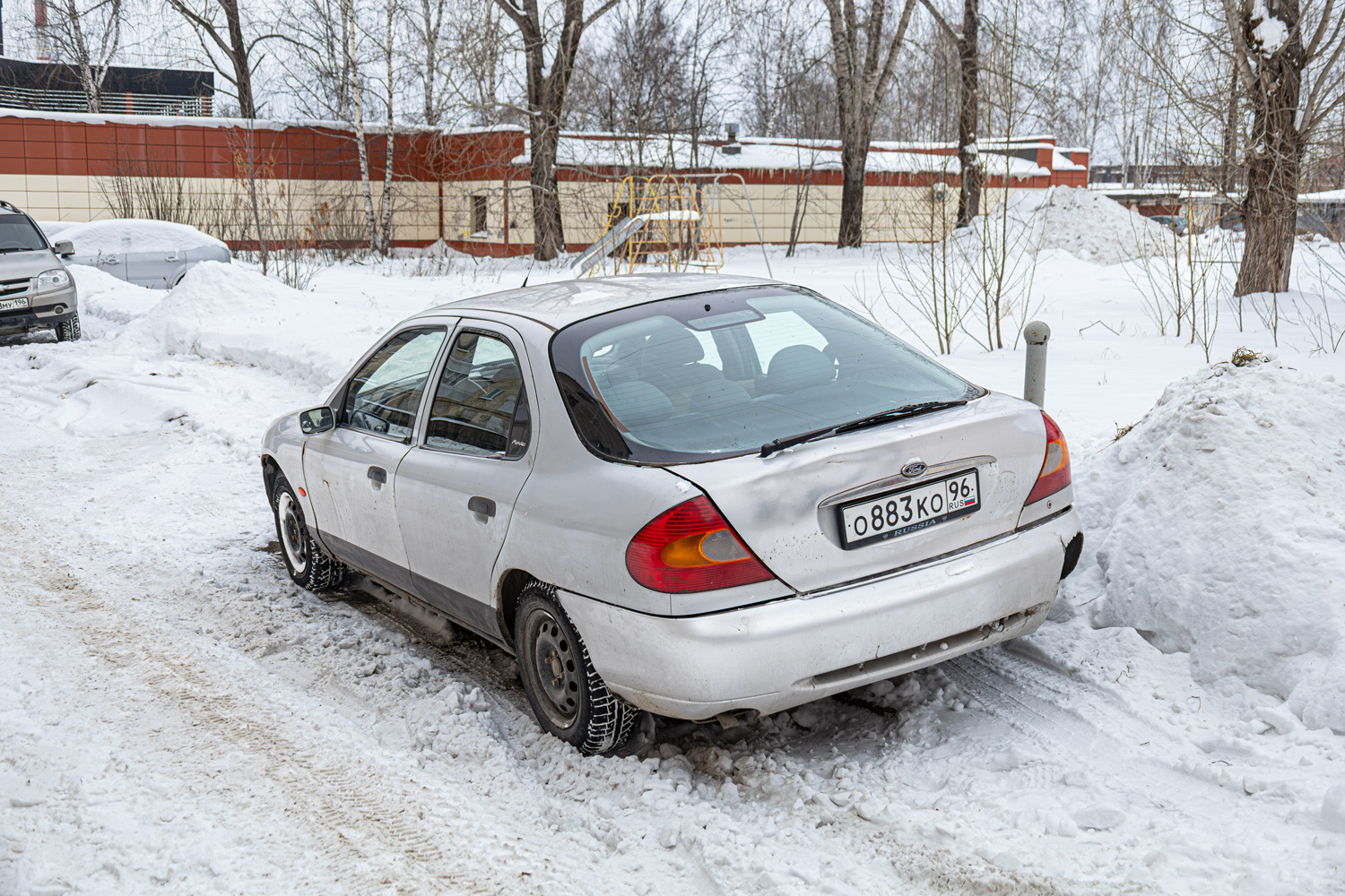 Свердловская область, № О 883 КО 96 — Ford Mondeo (2G) '96-00