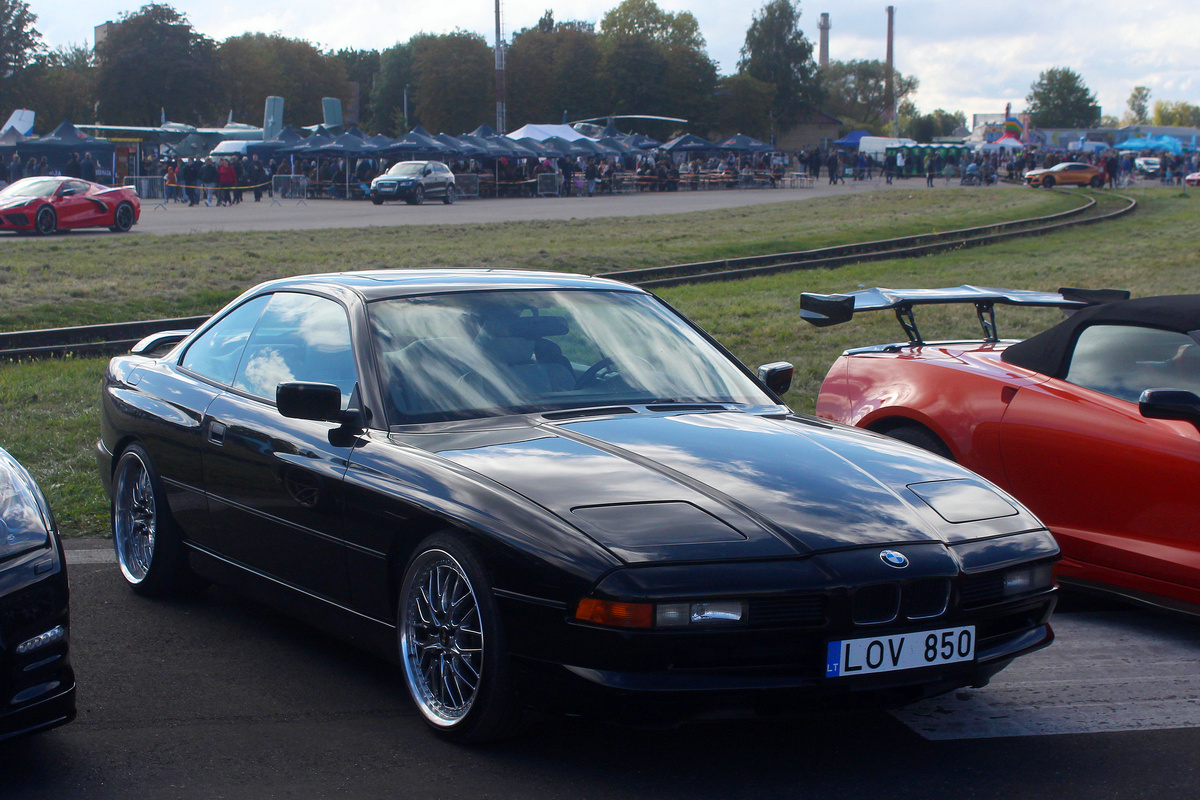 Литва, № LOV 850 — BMW 8 Series (E31) '89-99; Литва — Retro mugė 2025 ruduo