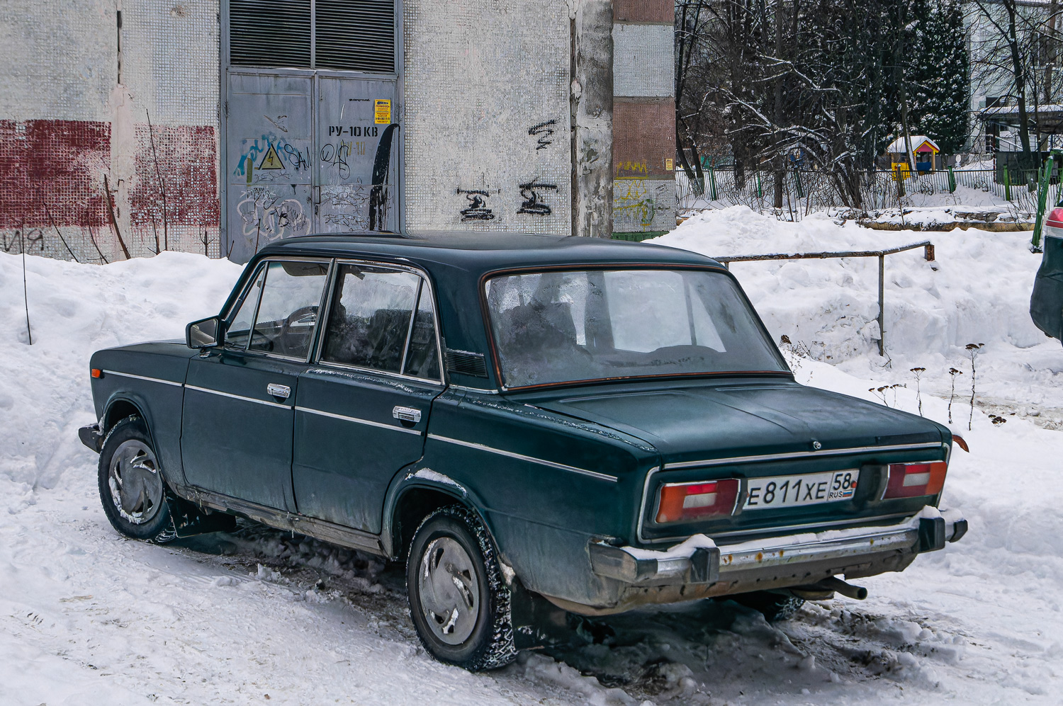 Пензенская область, № Е 811 ХЕ 58 — ВАЗ-21061 Жигули '79-01