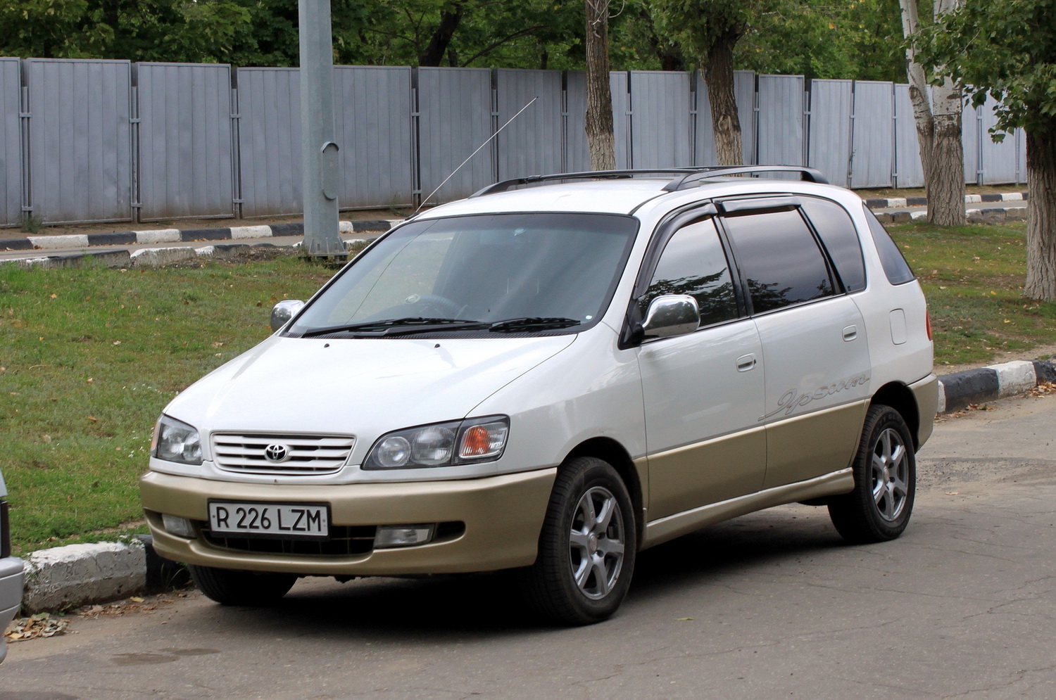 Мангистауская область, № R 226 LZM — Toyota Ipsum (M10) '96-01