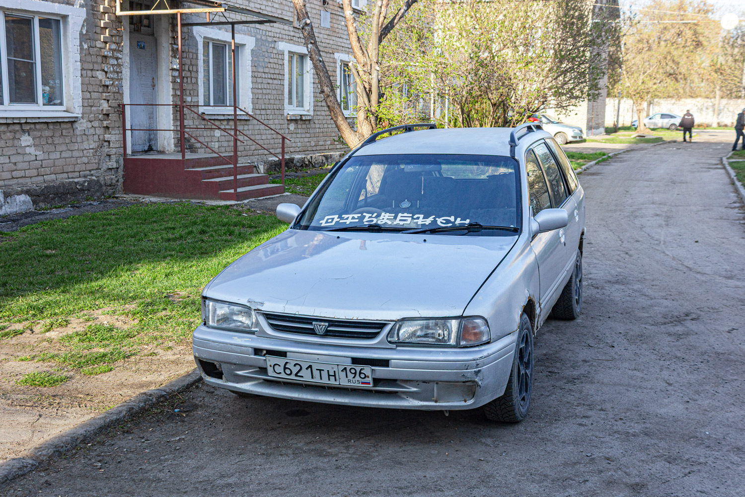 Свердловская область, № С 621 ТН 196 — Nissan Wingroad (Y10) '96-99